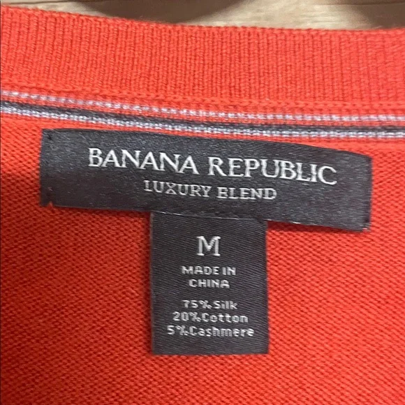 Banana Republic size Medium Luxury Blend V-Neck Sweater in Bold Orange